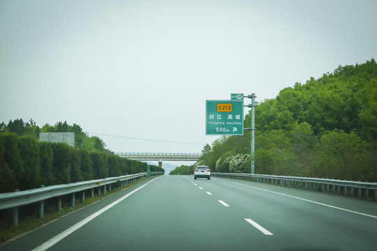 高速公路指示牌的設計 高效引導與安全保障的藝術